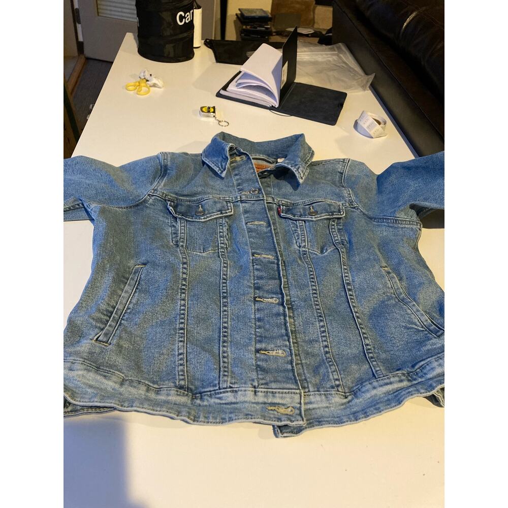 Levi Strauss & co original riveted women’s blue denim jacket size 1x